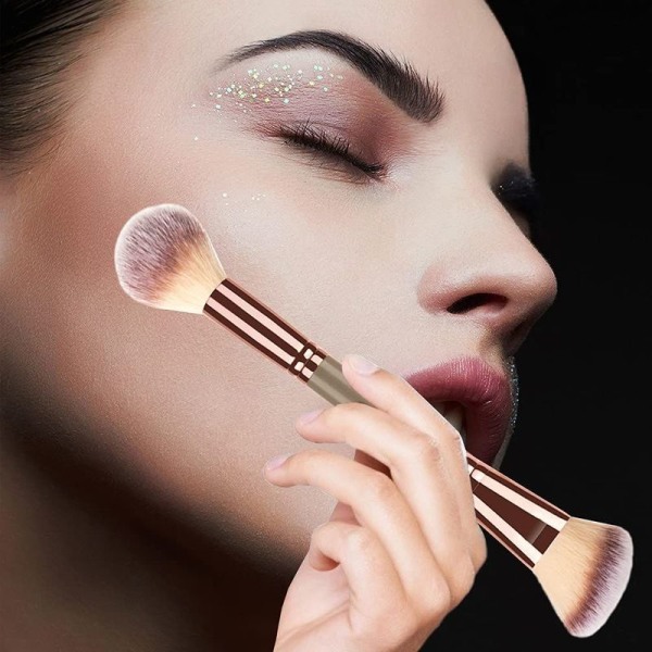 Makeup Brush: Dobbeltsidig for flytende pulver