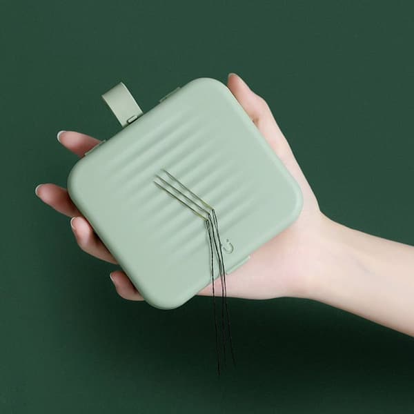 Magnetisk sybox för på språng