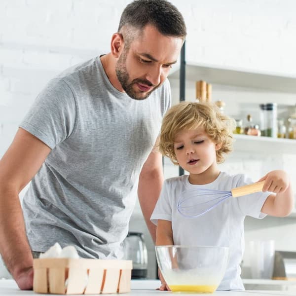 Silikonvisp med trehåndtak - Visp for egg og egg, lilla KLB