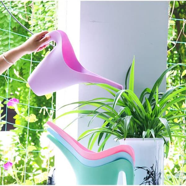 Plastikkvanne for stueplanter, små vannekanner