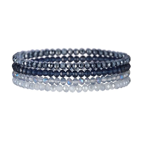 Fyra armband i set för kvinnor