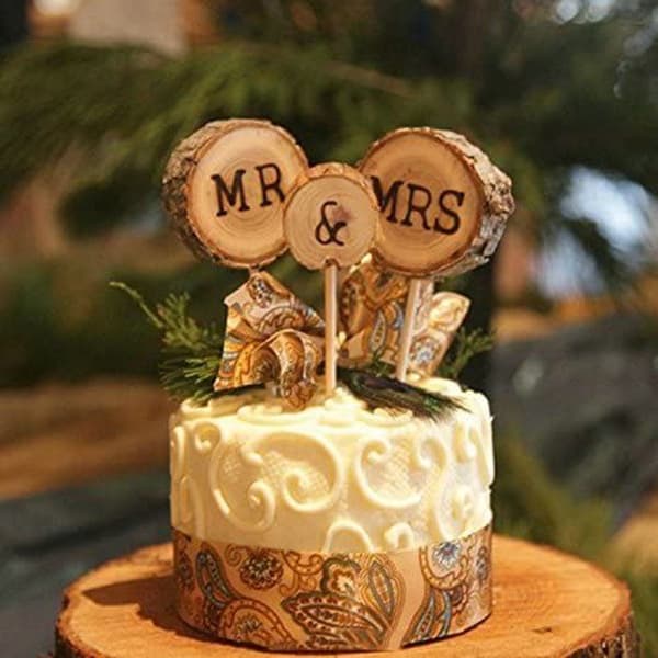 Mr & Mrs Toppers i naturlig tre - Rustikke bryllupskakepynt for P