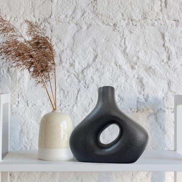 Cirkel vase - mat sort geometrisk donut vase. Nordisk