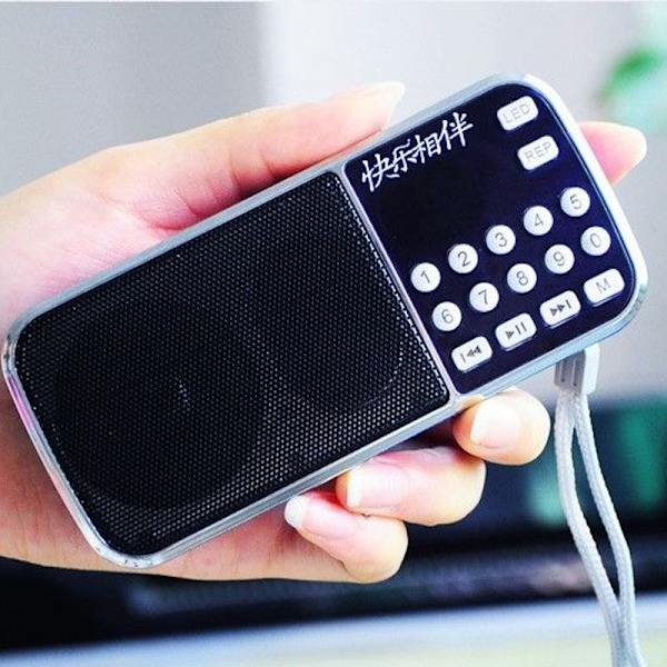 AM/FM/FM-kompaktiradio Bluetoothilla, matkaradio subwooferilla, digitaalinen radio
