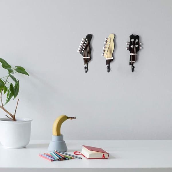 3 dekorative gitarformede kroker
