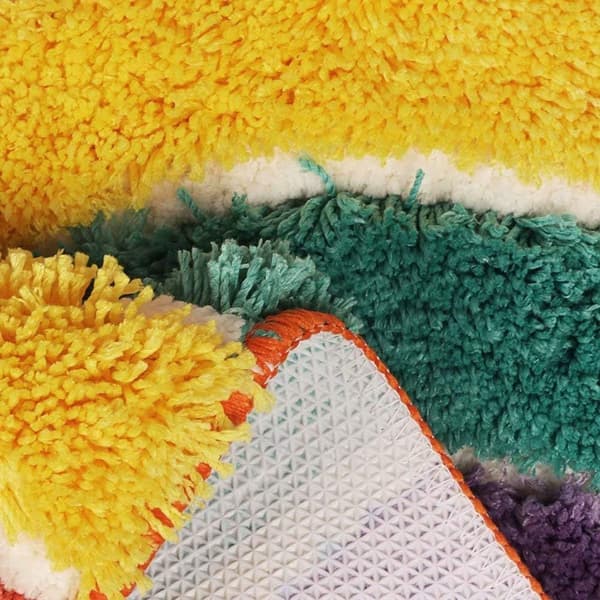 Farget stripet badematte, halvsirkelformet sklisikker absorberende mikrofiber,