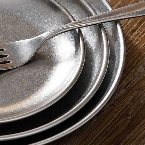 Rostfri tallrik set med 2 metall middagstallrikar för snacks, silver