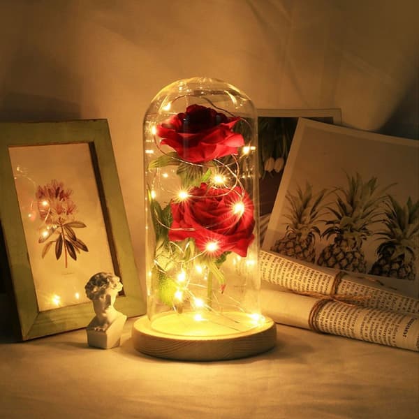 Træbase, glaskuppel, kunstig roseblomstlampe i plast KLB