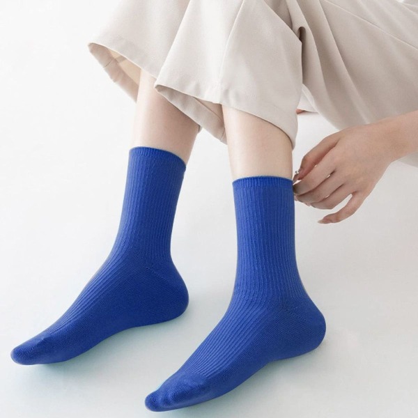 Komfortable, pustende sokker laget av tynn bomullsstrikk i fargen blå KLB
