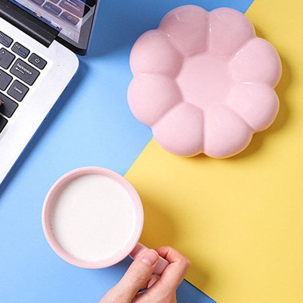 Pink keramisk kaffekop med matchende service, blomst