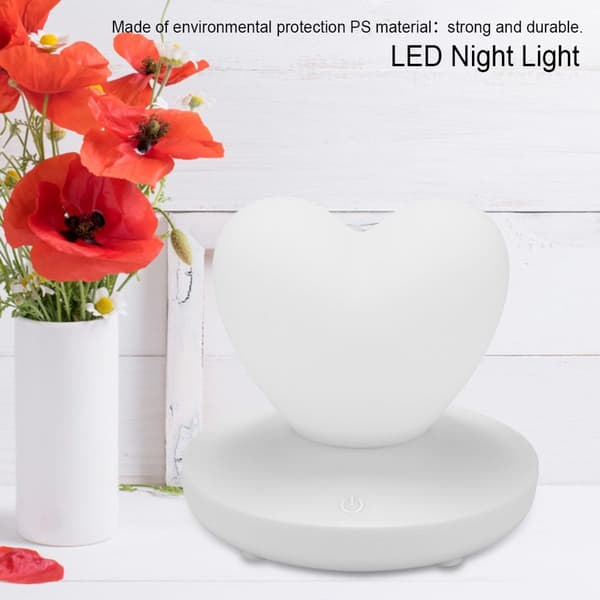 Vakker hjerteformet LED-nattlys med USB-ladefunksjon KLB