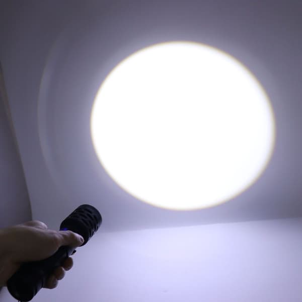 LED lommelygte, 1050lm, super lys, 200m lang rækkevidde, zoomable KLB