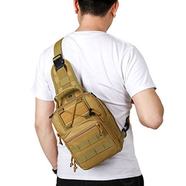 Taktisk skuldertaske egnet til rejser, vandreture, camping, khaki