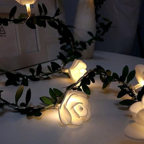 Rosegirlander med lys (3m, 20 LED) - Blomsterlys med grønne blader