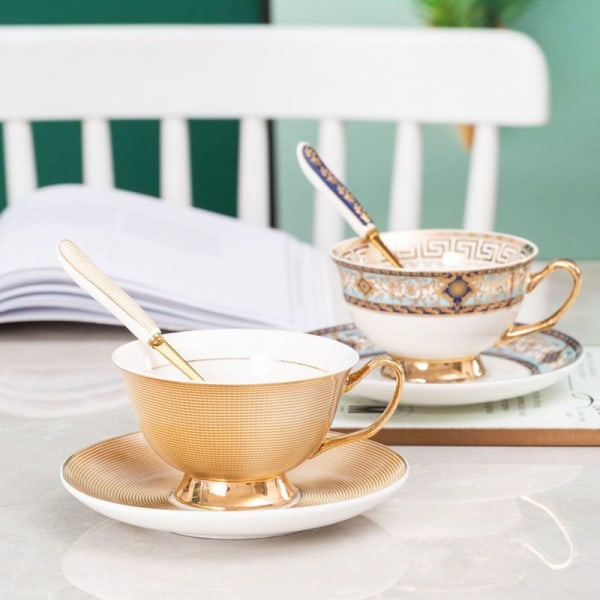 Kaffeset i högkvalitativt benporslin, 3 delar