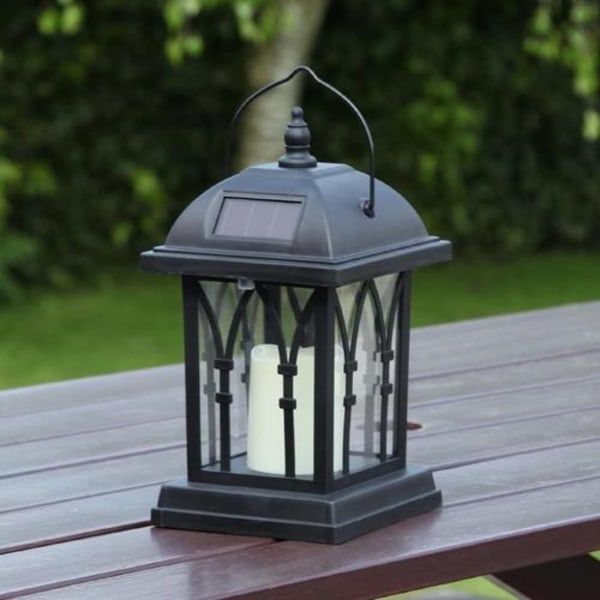 Sort solcelled lanterne med LED-lys, der ligner et ægte stearinlys