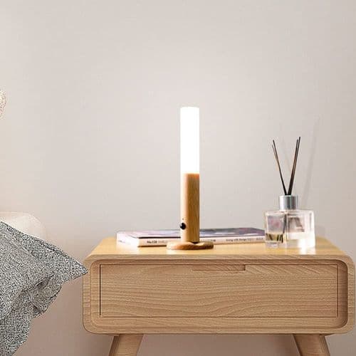 USB-laddningsbar vägglampa i trä med rörelsesensor,