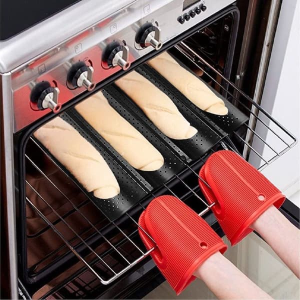 Perforeret baguetteform med non-stick belægning til bagning, sort KLB