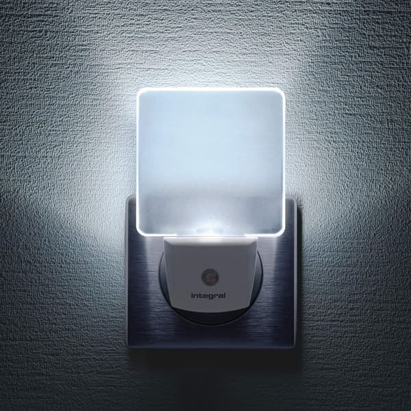 Integreret LED-nattelys, 2 stk., med automatisk sensor, dag/nat, KLB