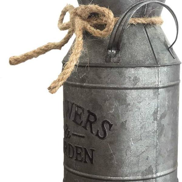Vintage maalaismainen antiikkinen koristeellinen kukkamaljakko maitokannu