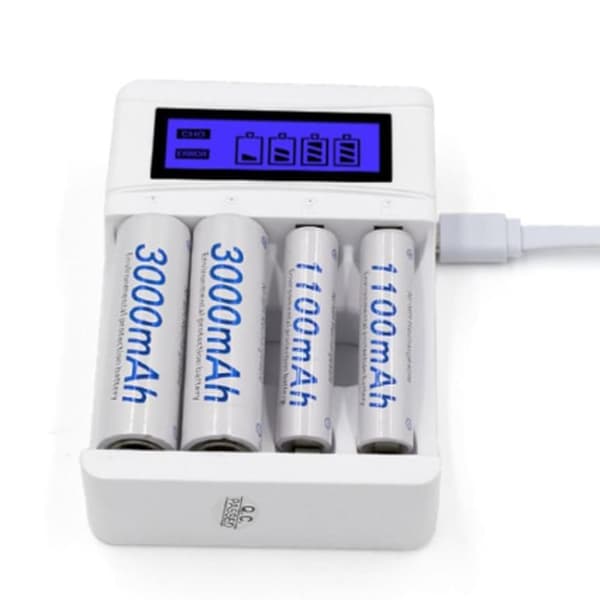 Batterilader 4-spor batterilader LCD batterilader for AA/AAA