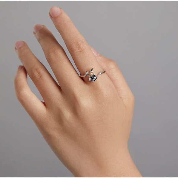 Sølvring rhodiumbelagt justerbar ring med rose