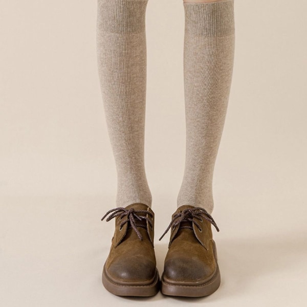 Kunstløpsokker, lyse knehøye sokker (kalvesokker) svarte + khaki KLB