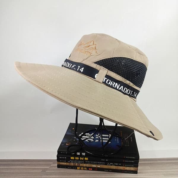 En beige mesh sommer solhat til mænd