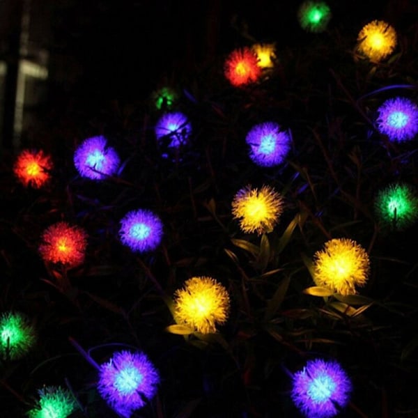Aurinkokäyttöiset värilliset LED-karvapallovalosarjat Puutarhapihan koriste Joulupäivä Ulkokäyttöön Vedenpitävät Lumipallovalot 30LED KLB