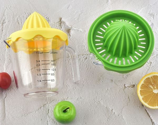 Citronpress med Mätkopp - Manuell Citruspress - Liten - Gul + Grön (2-pack)
