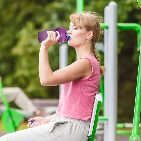 4 pakkausta] 20oz Shaker-pullo vispiläpalloilla, sisältää violetin