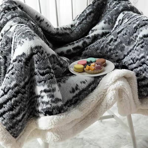 Sherpa-pledd for sofa og seng, svart med lam