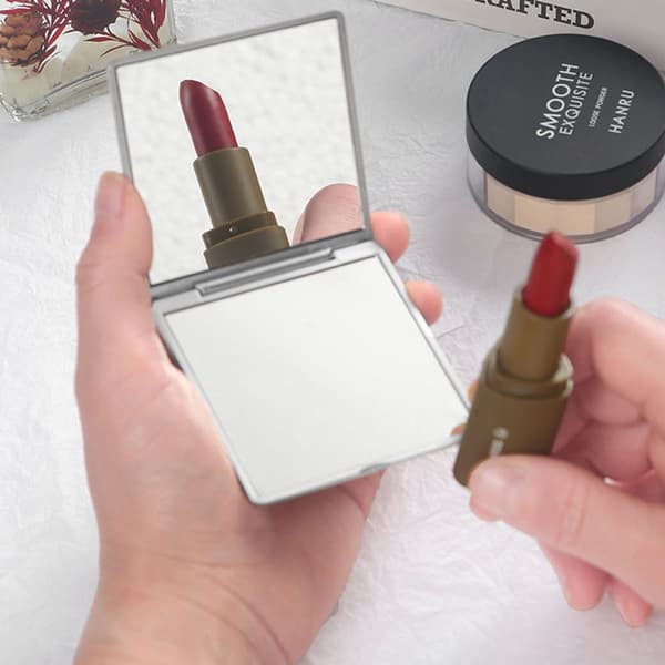 Moderigtig kompakt kosmetisk spejl, elegant kompakt pung, makeup sølv