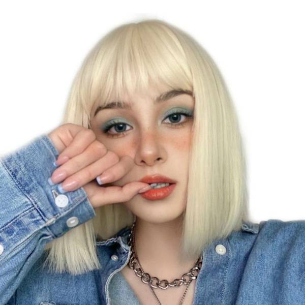 Kort blond peruk för kvinnor