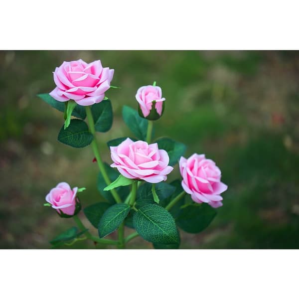 Solcelledrevne blomsterformede hagelamper til hagedekorasjon -- rosa KLB