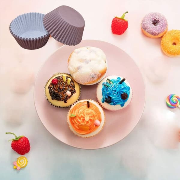 Ensfarvede brune standardstørrelse lige cupcake-forme