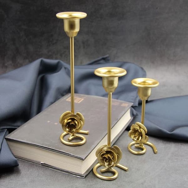 2 rose-utskårne metall lysestaker, barborddekorasjon, lysestake for candleli
