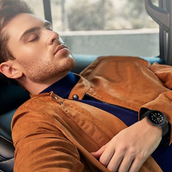Smartwatch med pulsmåler, søvnovervågning og Bluetooth-musikstyring hele dagen