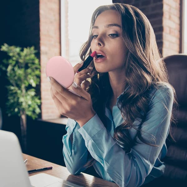 Upplyst kompakt spegel med förstoring
