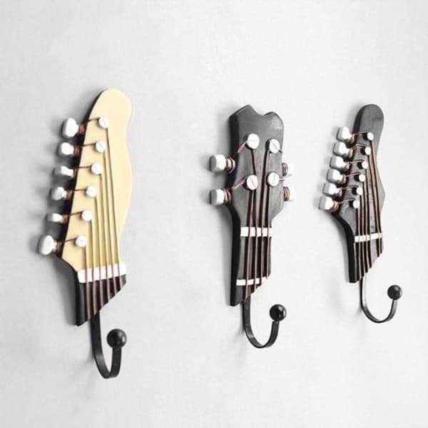 3 dekorative gitarformede kroker