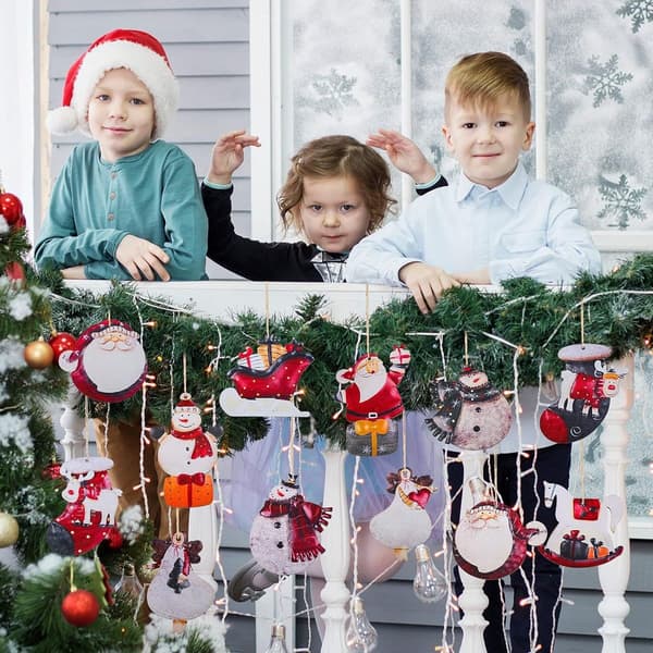 12 stk tre juledekorasjoner KLB