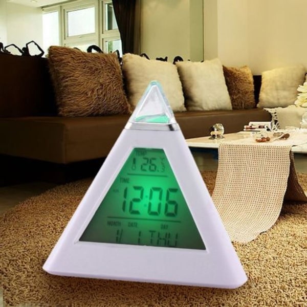 2 stk Fargeskiftende Pyramide Digital LCD Vekkerklokke Termometer Temperatur Dato