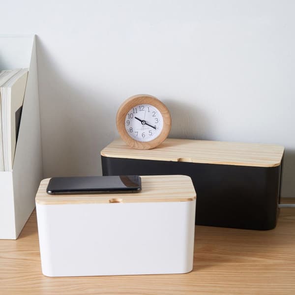 Sort og hvid mellemkabel opbevaringsboks stikkontakt oplader træ sort