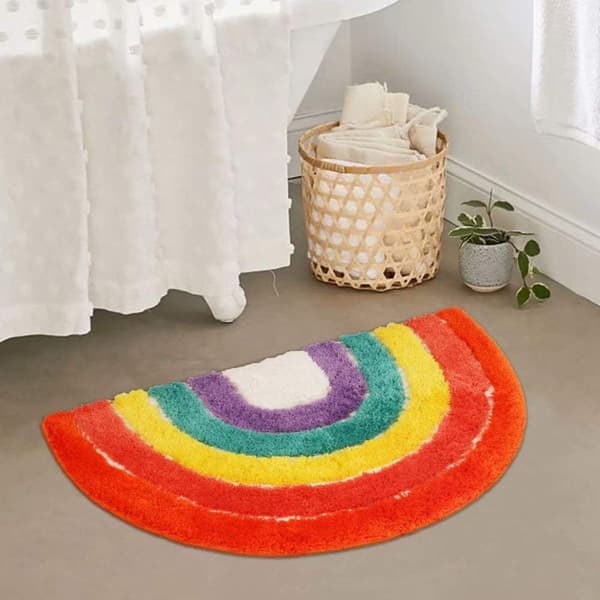 Farget stripet badematte, halvsirkelformet sklisikker absorberende mikrofiber,