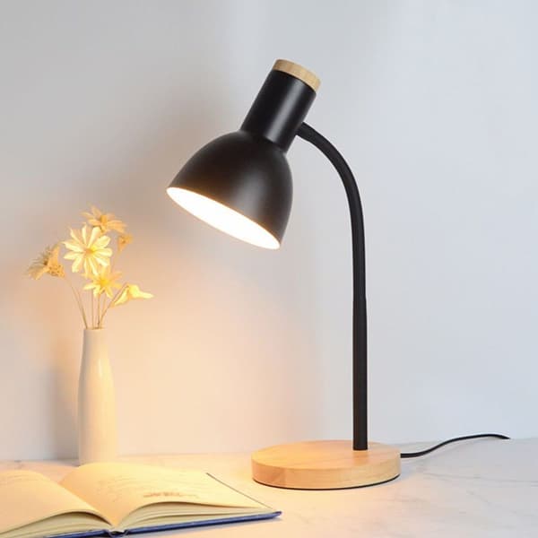 Stabil LED-bordlampe med solid trebase og fleksibel slange KLB