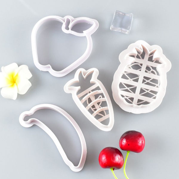 Pääsiäisen evästeleikkurin fondanttimuodot lasten lomajuhliin. banaani KLB
