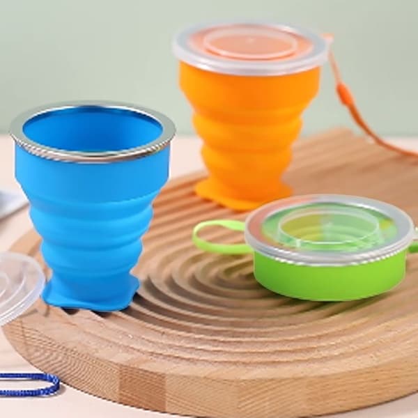 4-pack hopfällbara campingmuggar i silikon med lock KLB