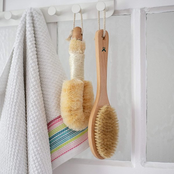 Bath brush with sisal bristles