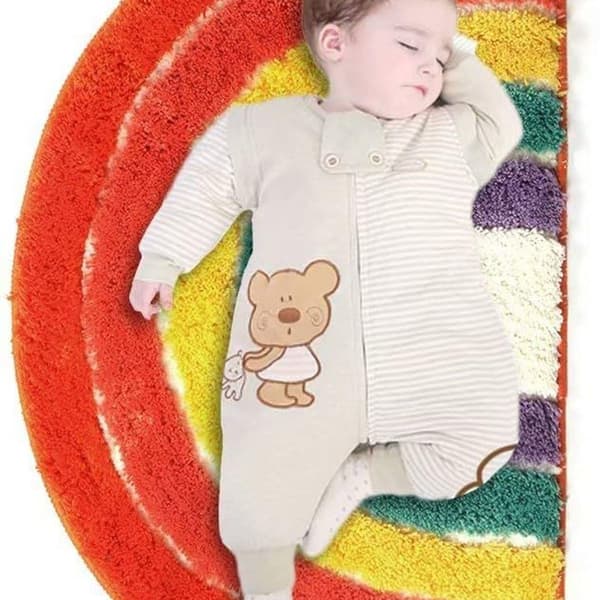 Farget stripet badematte, halvsirkelformet sklisikker absorberende mikrofiber,