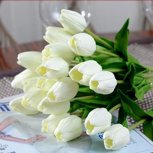 Kunstig blomstersett med 10 tulipaner for bryllupsdekorasjon